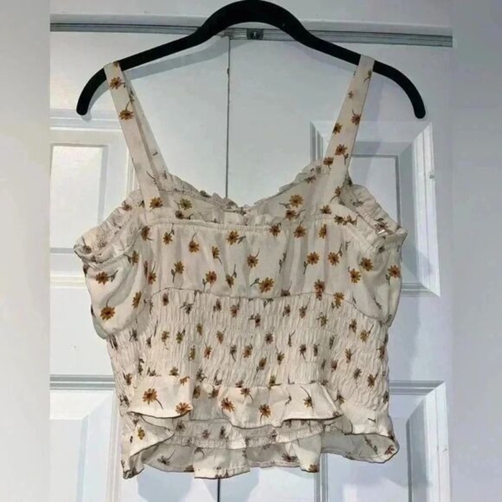 NWT! Sienna sky, beige sunflower top‎ Size M Summer, Vacation, Crop, Floral A44 - Picture 4 of 6